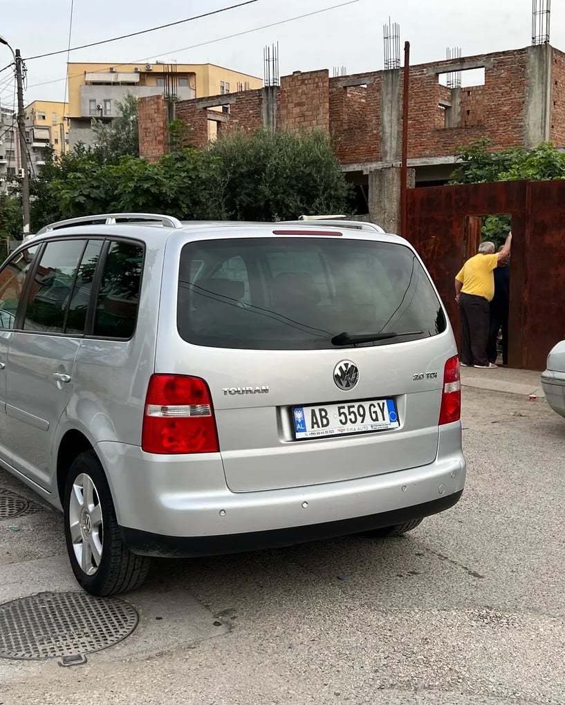 Alquila un coche en Tirana