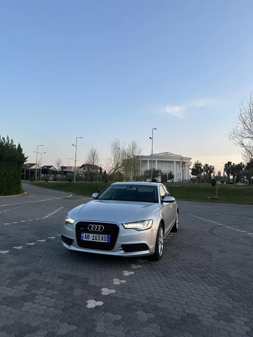 Alquila un coche en Tirana