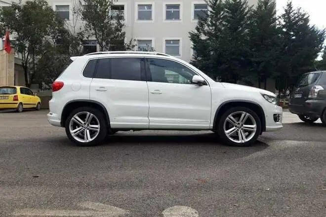 Wynajmij samochód w Tirana