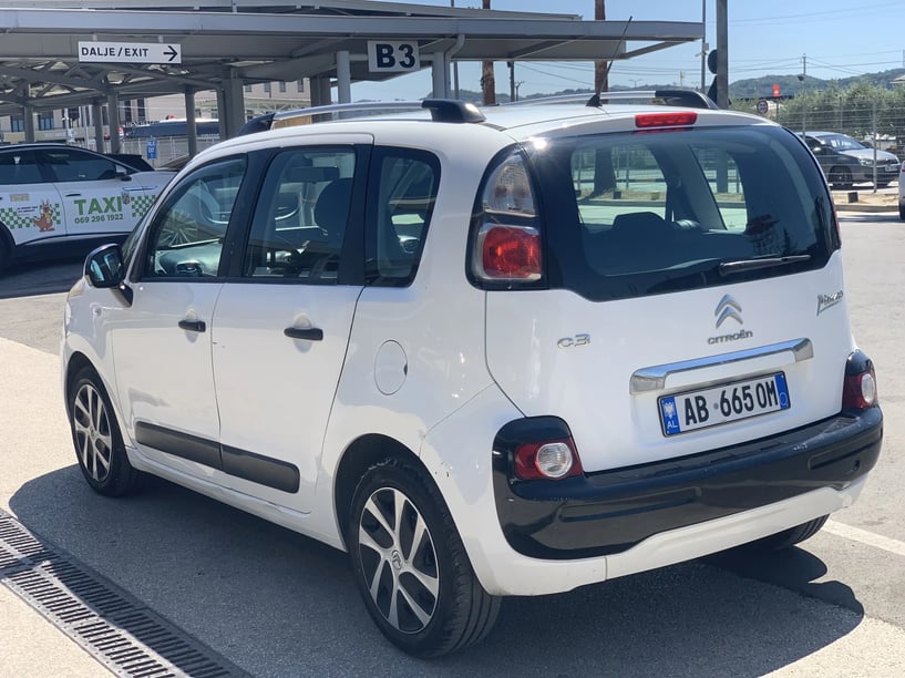 Louer une voiture à Tirana