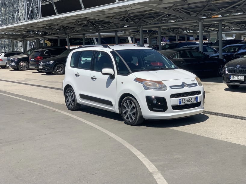 Louer une voiture à Tirana