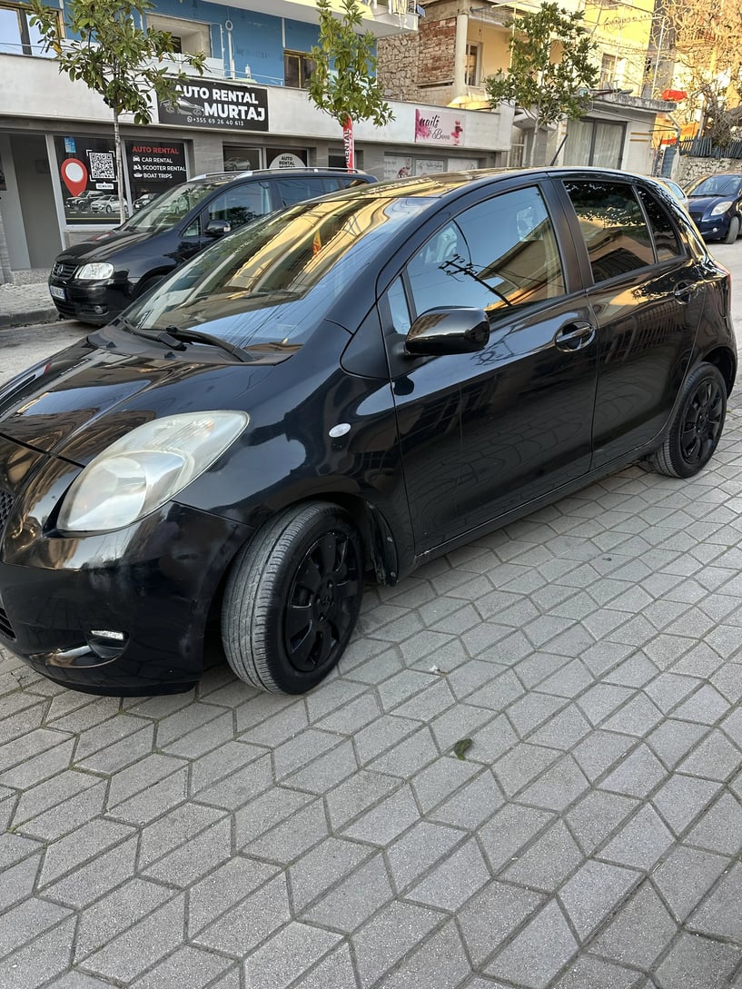 Noleggia un'auto a Sarandë