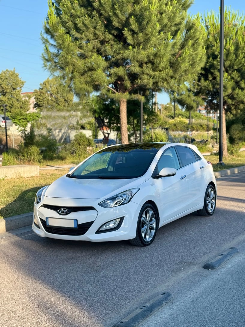Alquila un coche en Tirana
