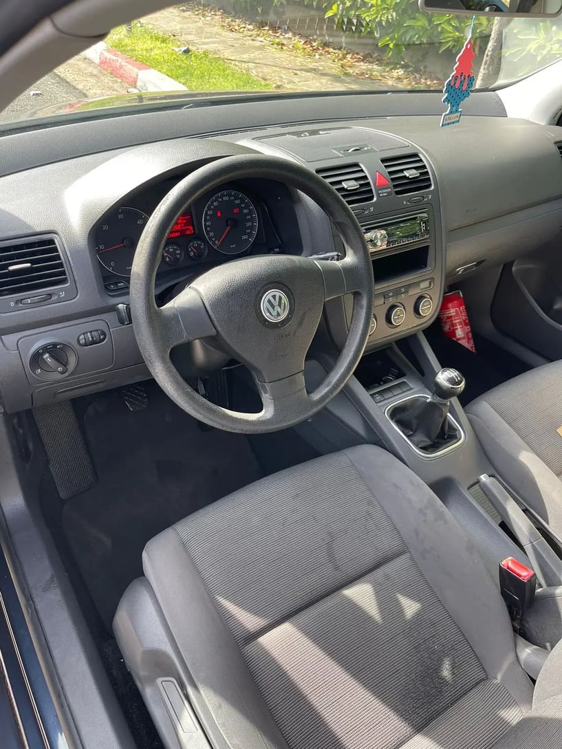 Noleggia un'auto a Tirana