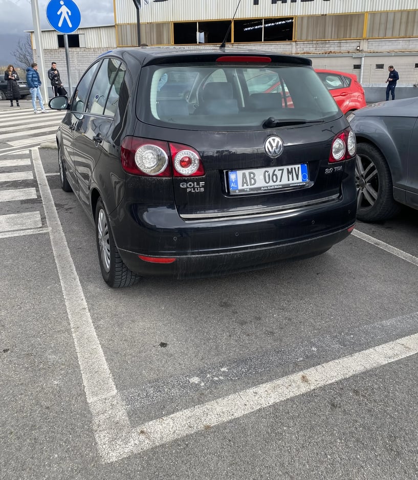 Noleggia un'auto a Tirana