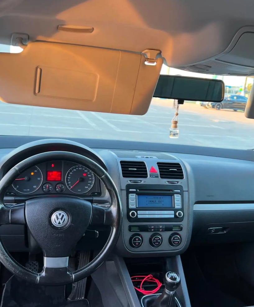 Noleggia un'auto a Tirana