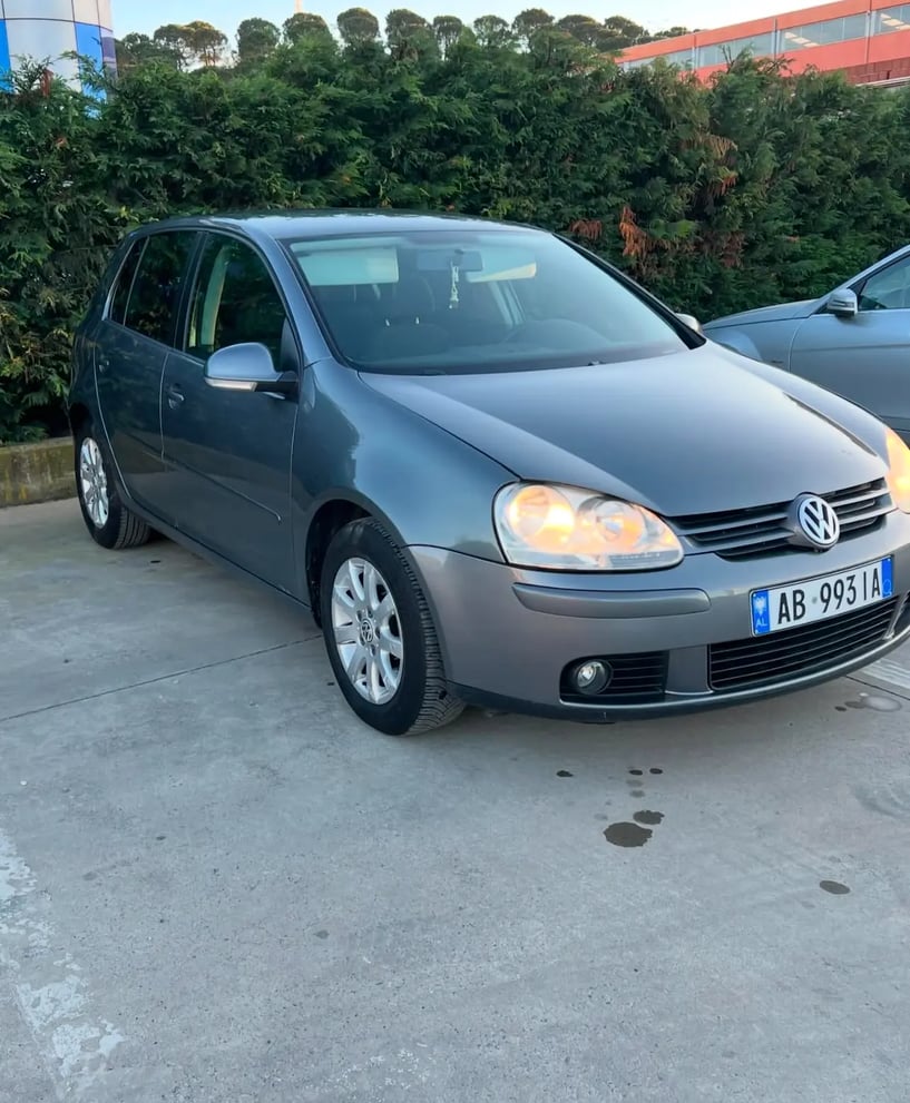 Noleggia un'auto a Tirana