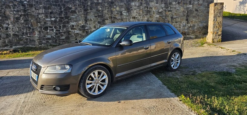 Merrni me qira një makinë në Tirana