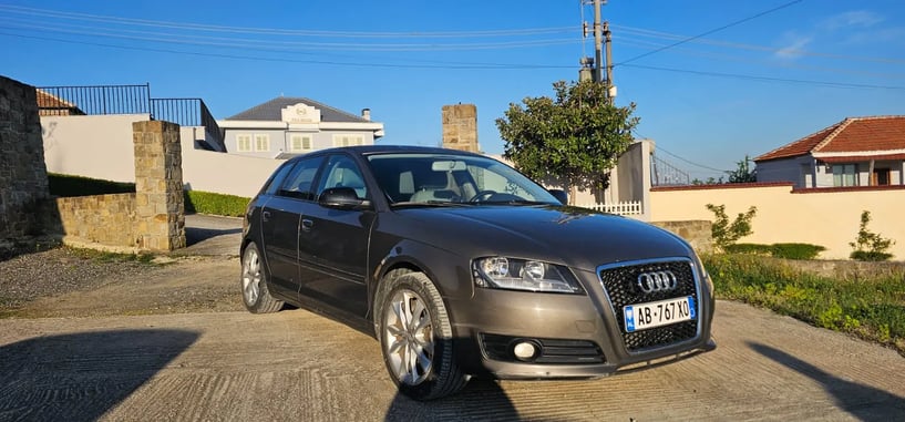 Merrni me qira një makinë në Tirana