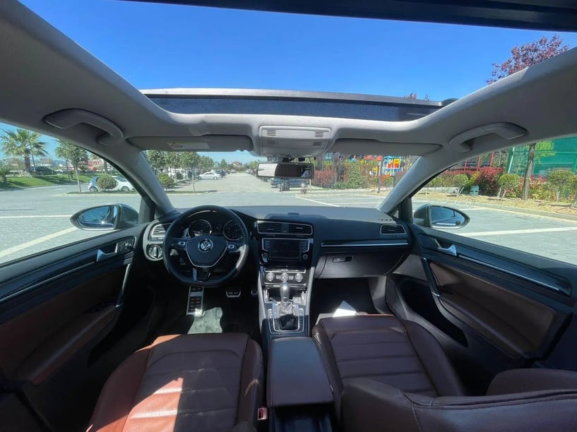 Noleggia un'auto a Tirana