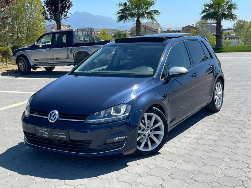 Noleggia un'auto a Tirana