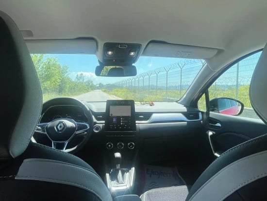 Merrni me qira një makinë në Tirana