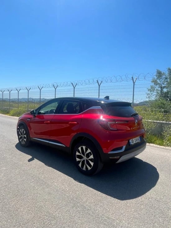 Merrni me qira një makinë në Tirana