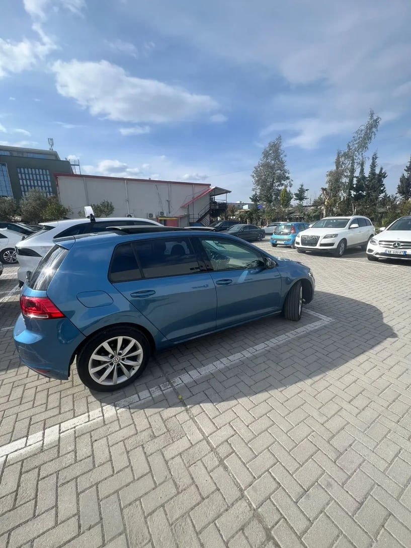 Alquila un coche en Tirana