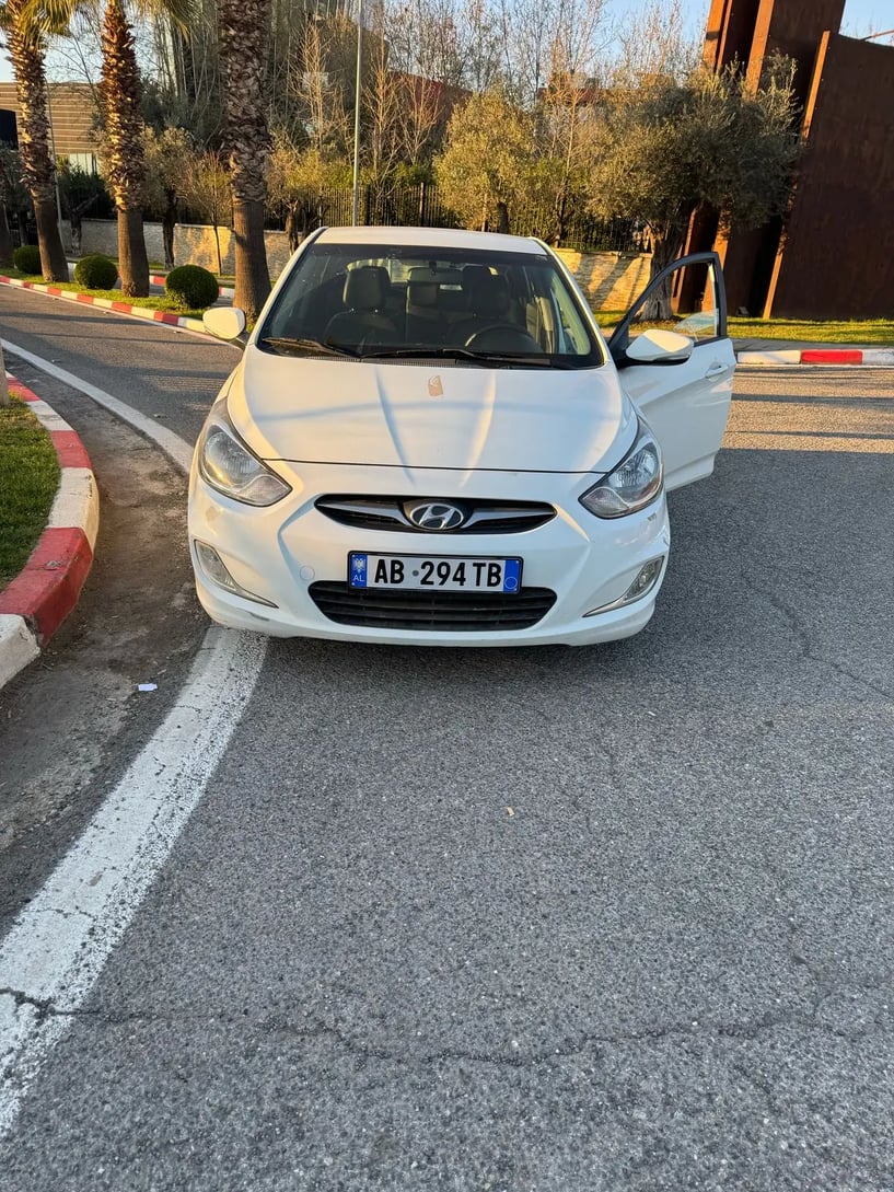 Merrni me qira një makinë në Tirana