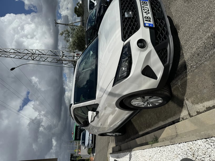 Alquila un coche en Tirana