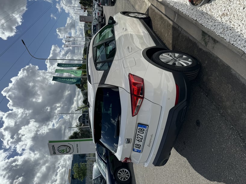 Alquila un coche en Tirana