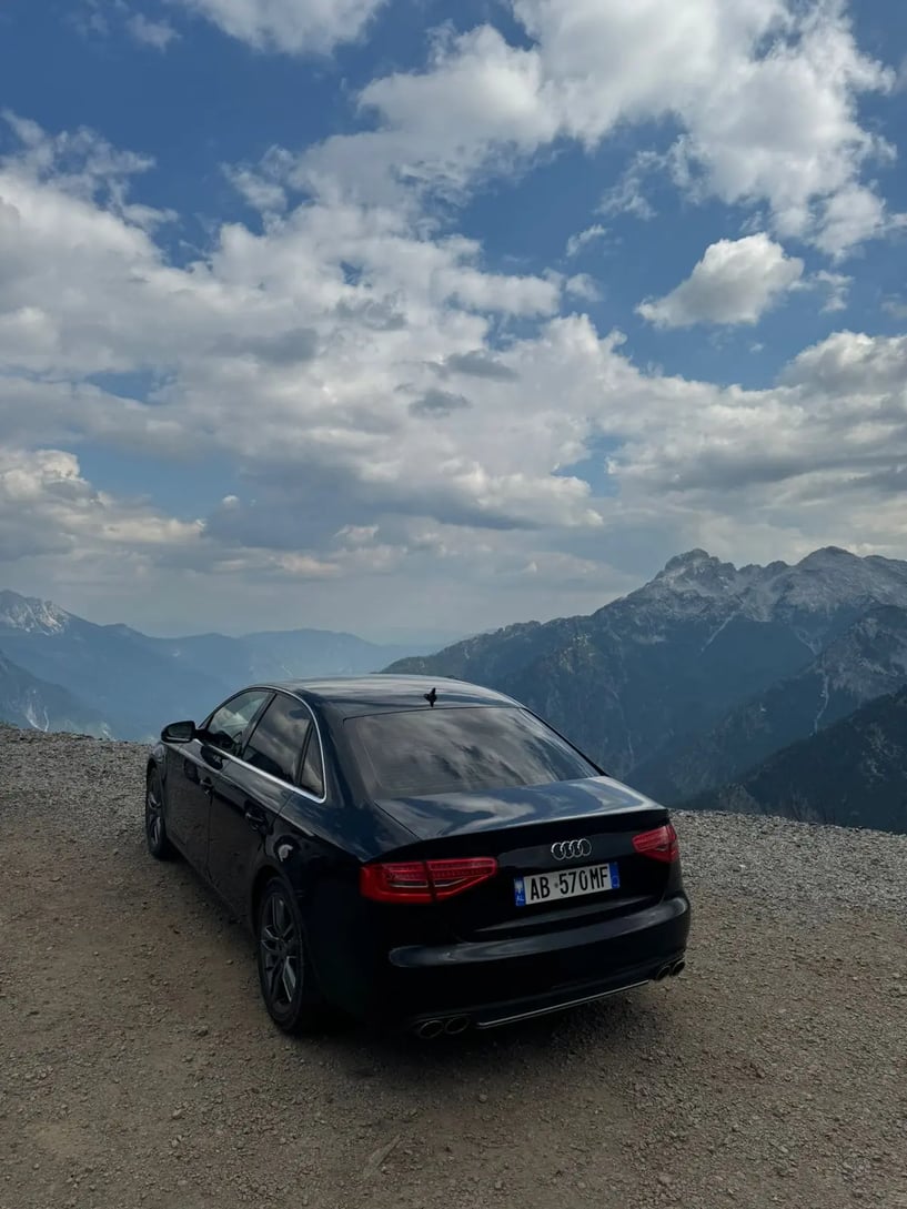 Louer une voiture à Tirana