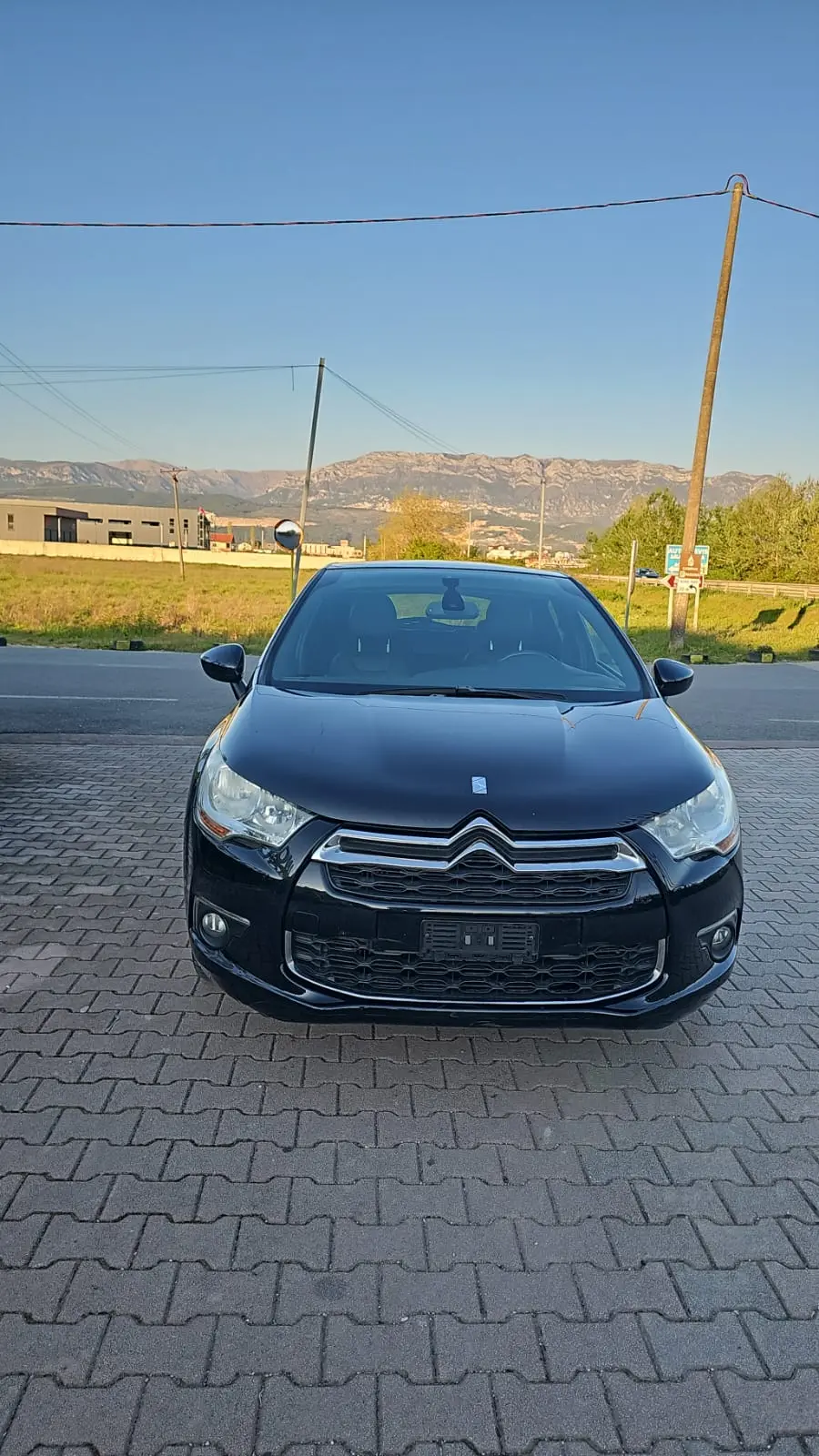 Merrni me qira një makinë në Tirana