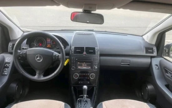 Noleggia un'auto a Tirana