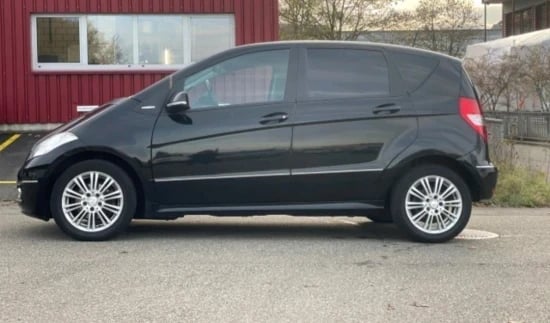 Noleggia un'auto a Tirana