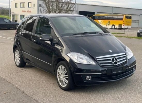 Noleggia un'auto a Tirana