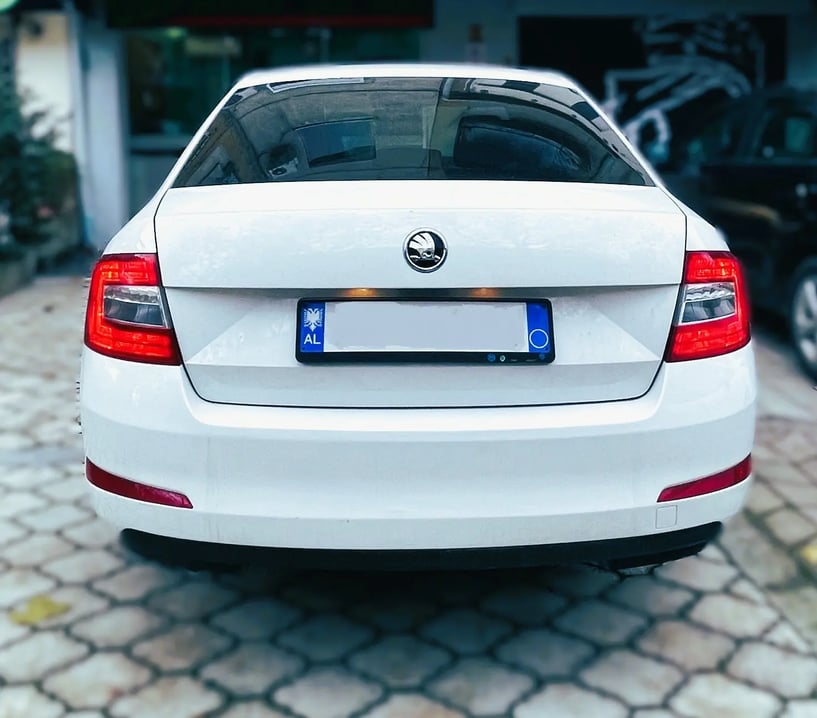 Louer une voiture à Tirana