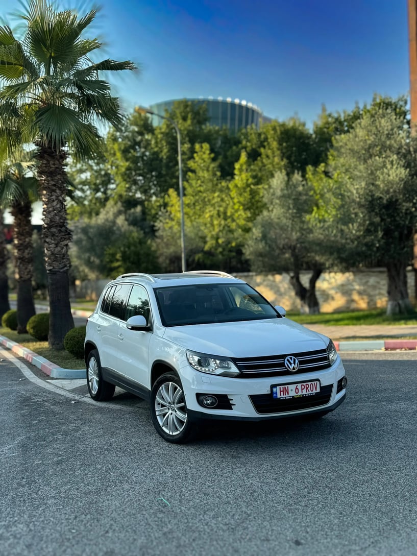 Noleggia un'auto a Tirana