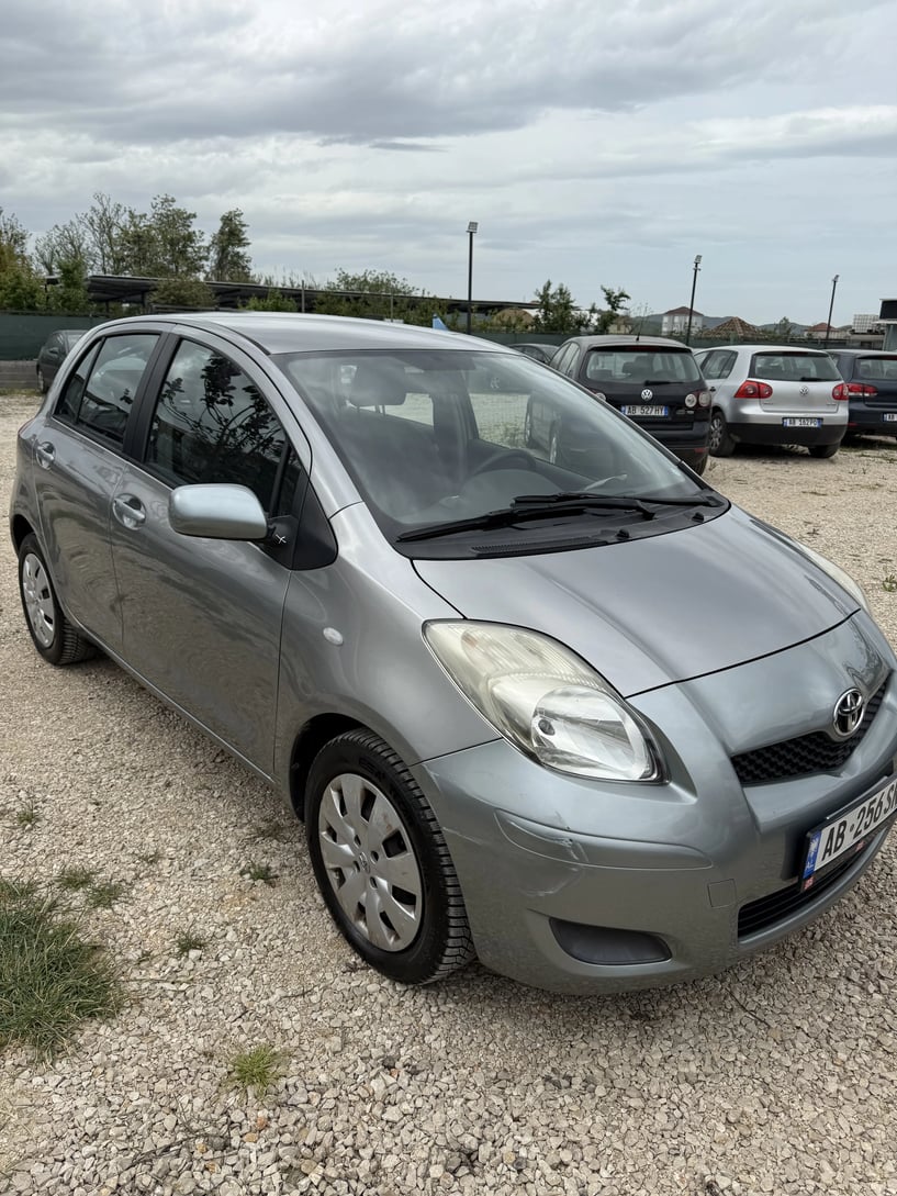 Merrni me qira një makinë në Tirana