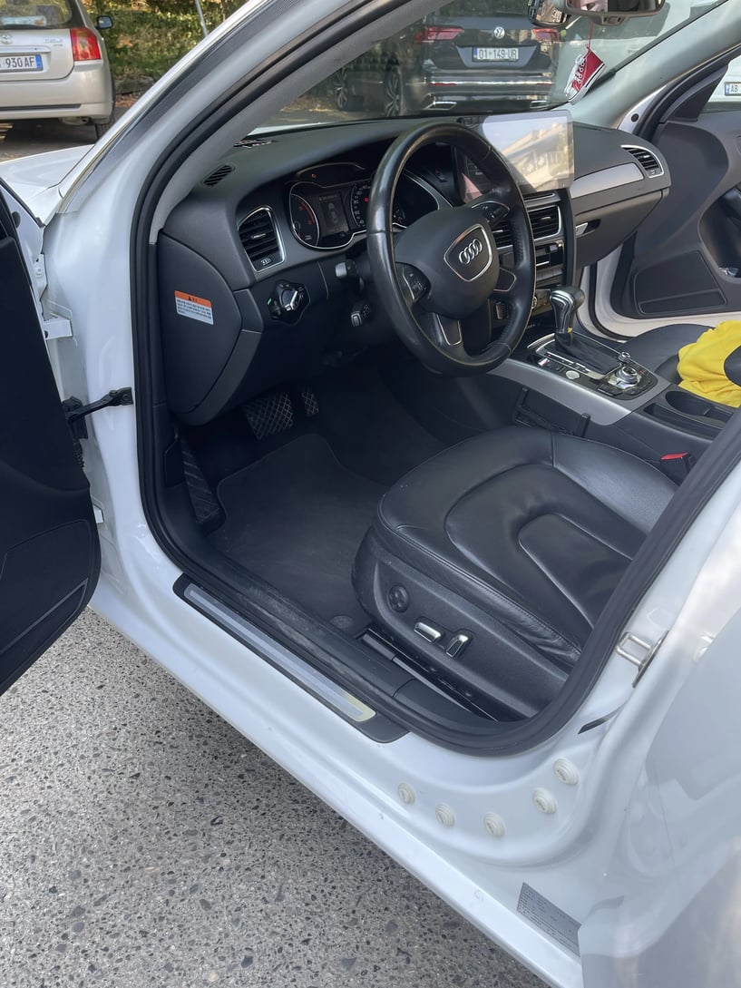 Noleggia un'auto a Tirana