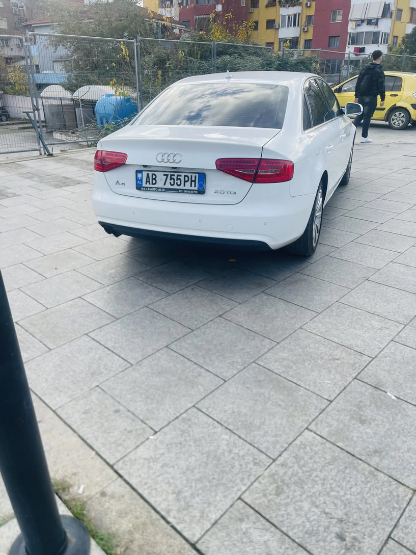 Noleggia un'auto a Tirana