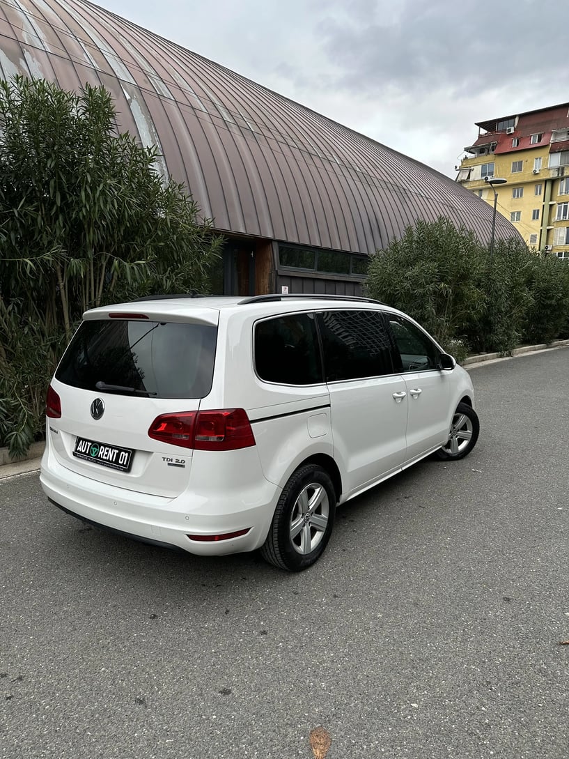 Noleggia un'auto a Tirana