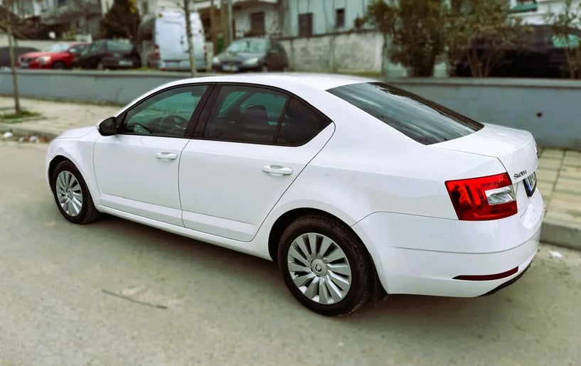 Wynajmij samochód w Tirana