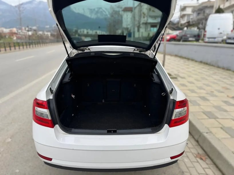 Wynajmij samochód w Tirana