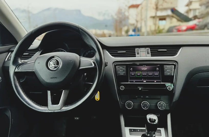 Wynajmij samochód w Tirana