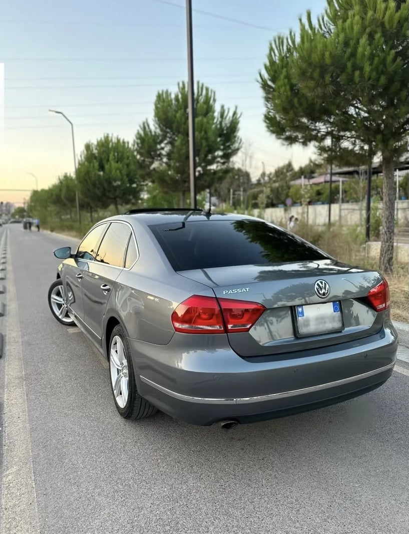 Alquila un coche en Tirana