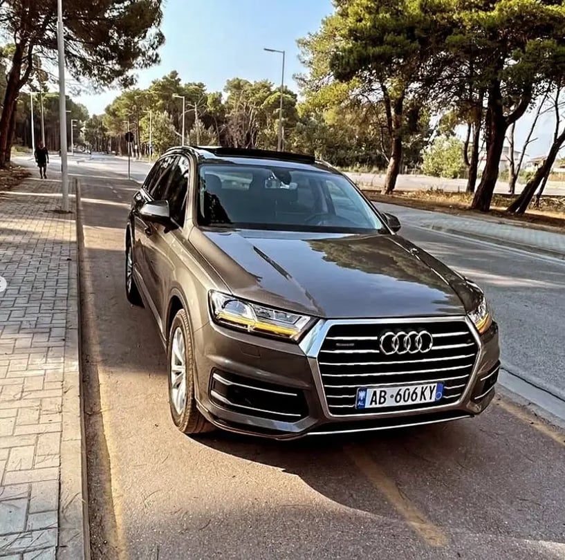 Noleggia un'auto a Vlorë