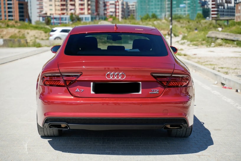 Alquila un coche en Tirana