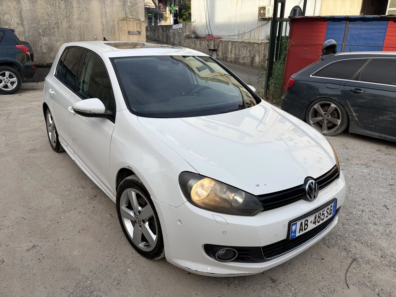 Alquila un coche en Tirana