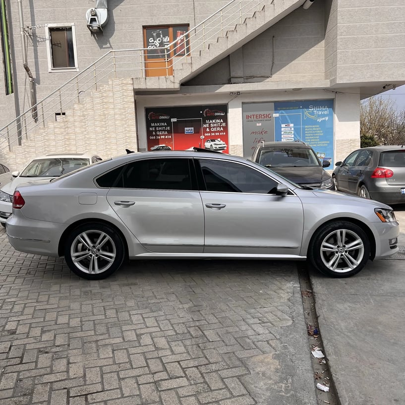 Merrni me qira një makinë në Tirana