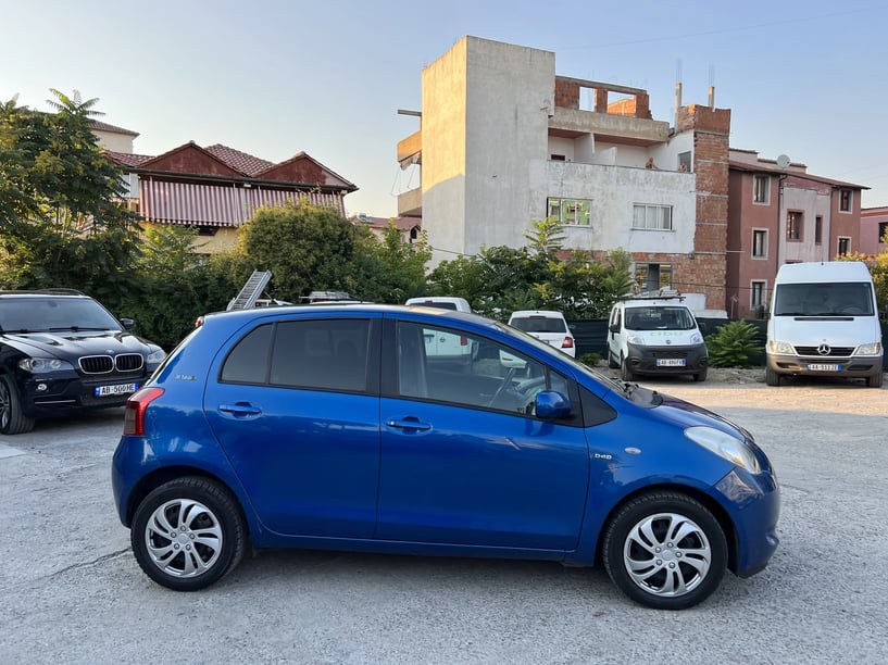 Alquila un coche en Tirana