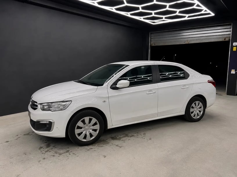 Alquila un coche en Tirana