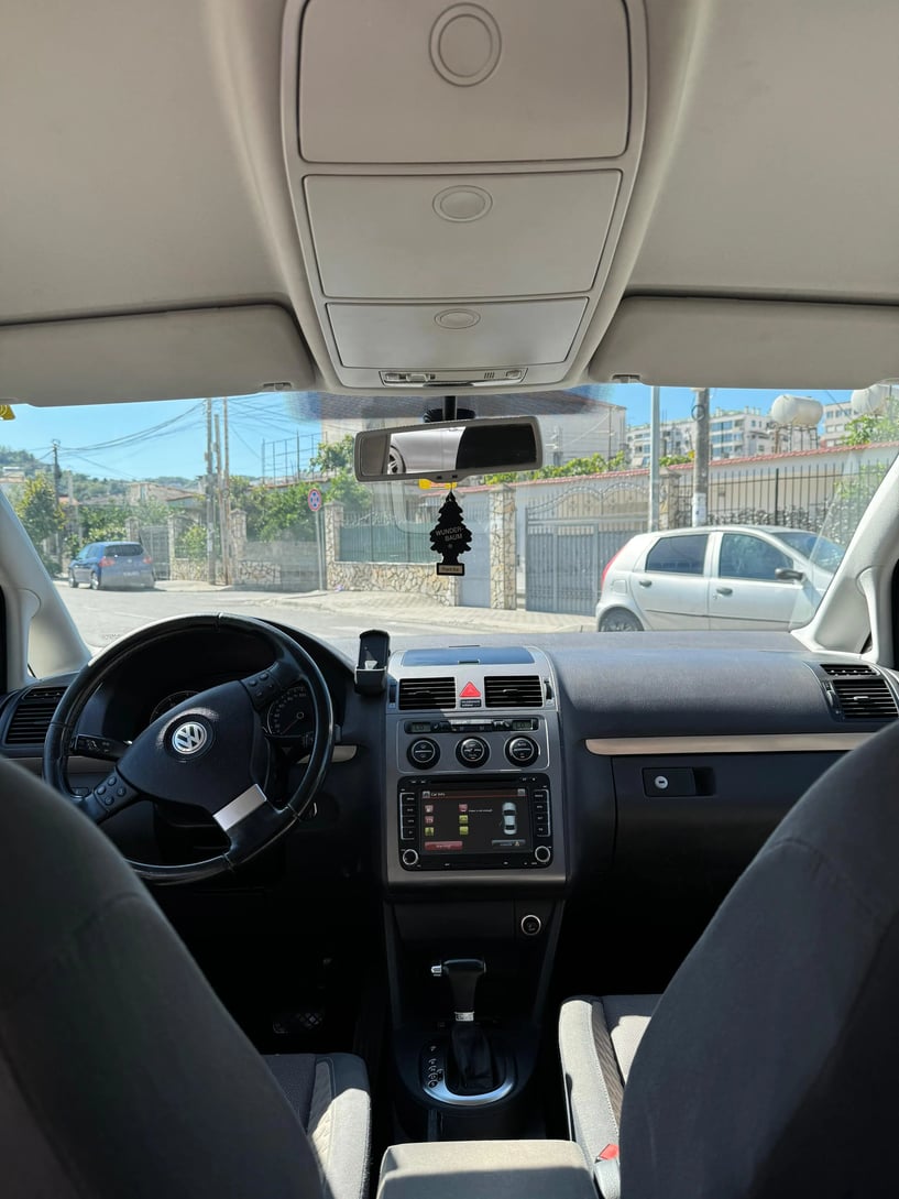 Alquila un coche en Tirana