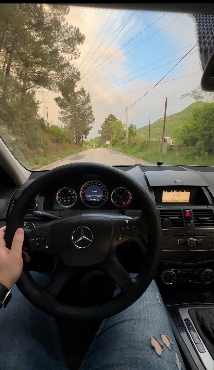 Noleggia un'auto a Tirana