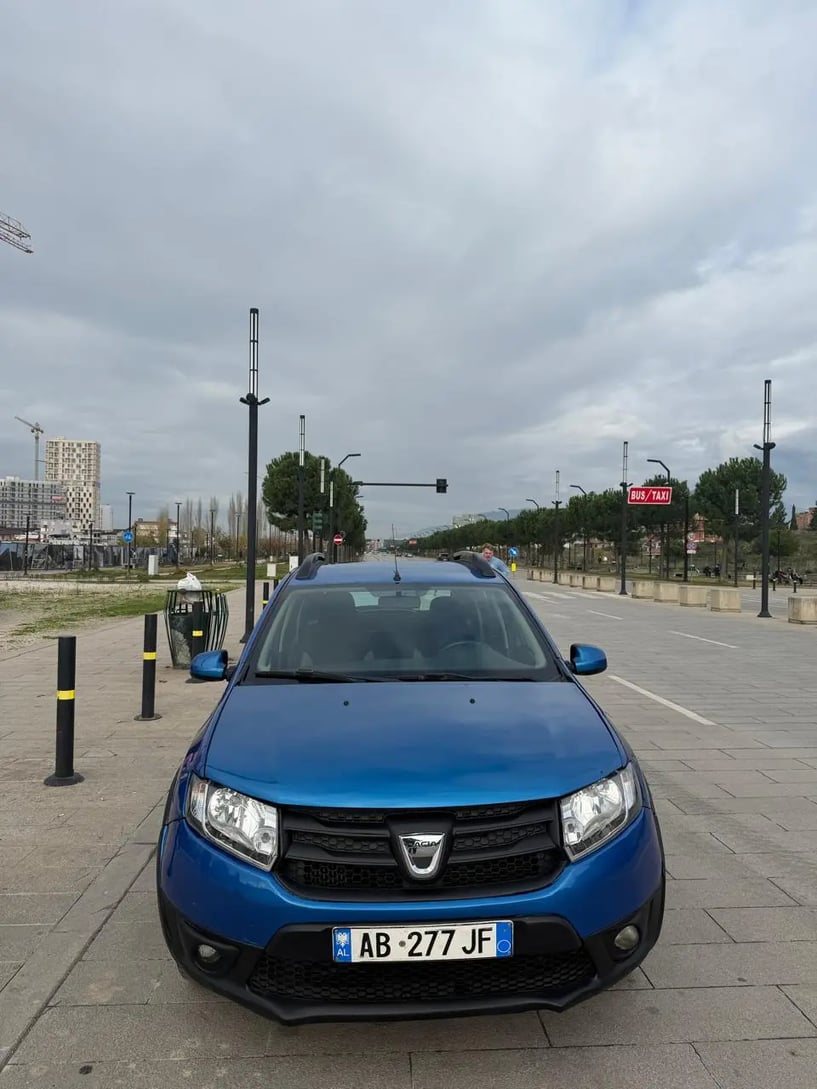 Merrni me qira një makinë në Tirana