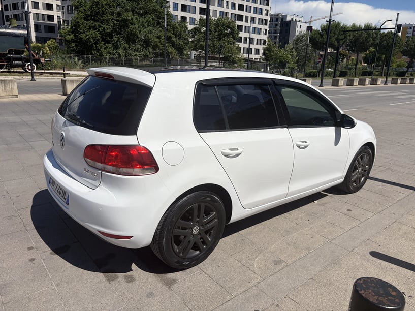 Noleggia un'auto a Tirana
