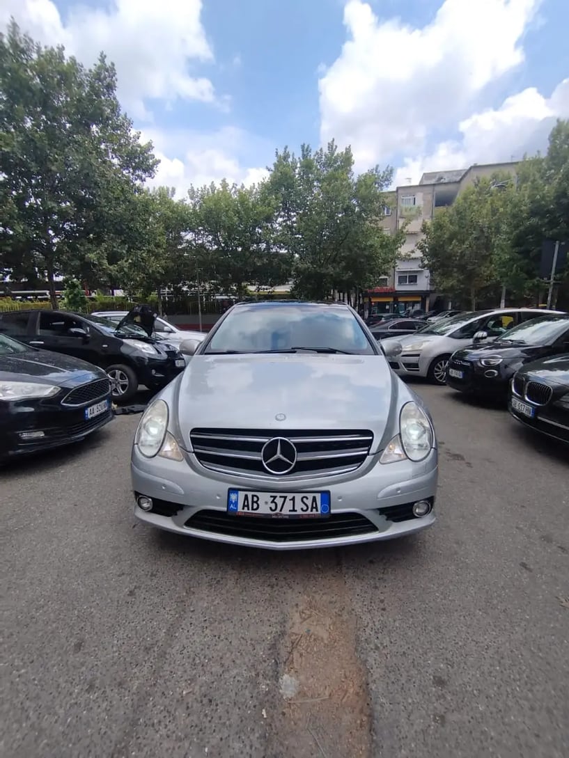 Rent a car in Tirana
