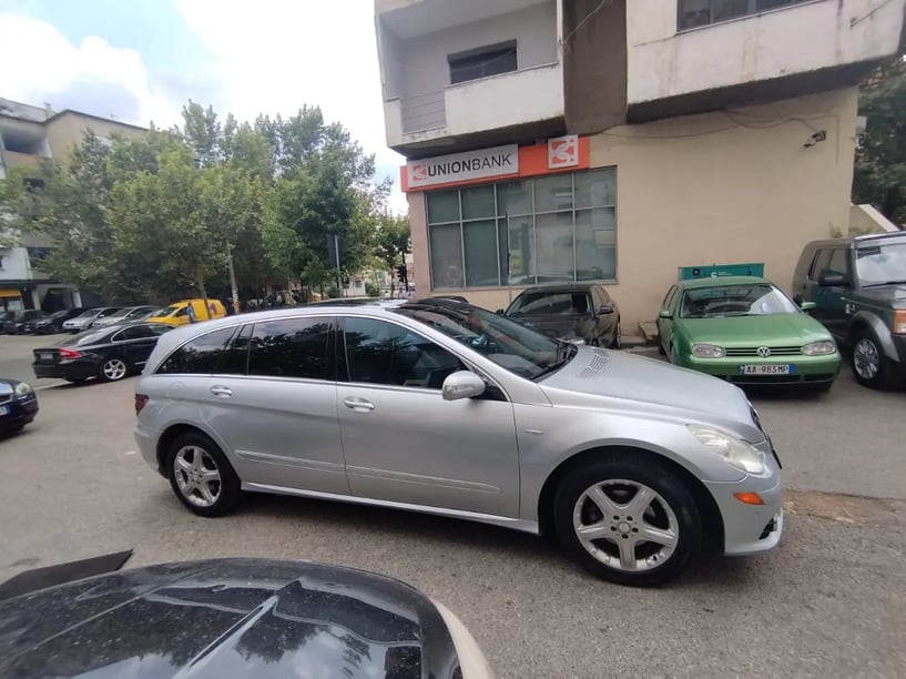 Rent a car in Tirana