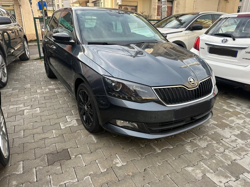 Louer une voiture à Tirana