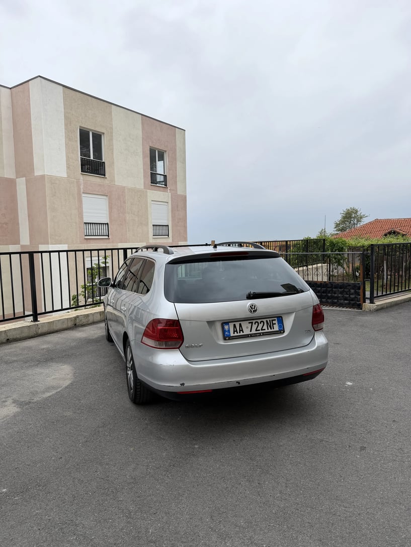 Alquila un coche en Tirana
